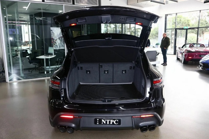 
								2024 Porsche Macan full									