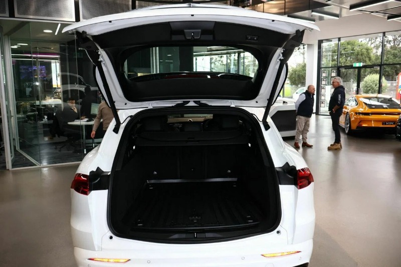 
								2024 Maserati Grecale full									