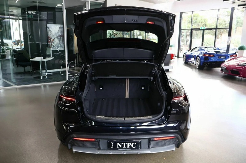 
								2023 Porsche Taycan full									