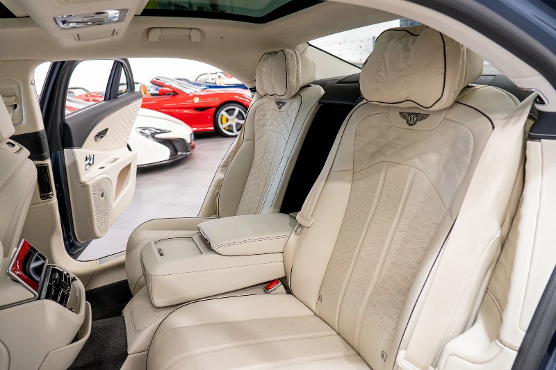
								2025 Bentley Flying Spur full									