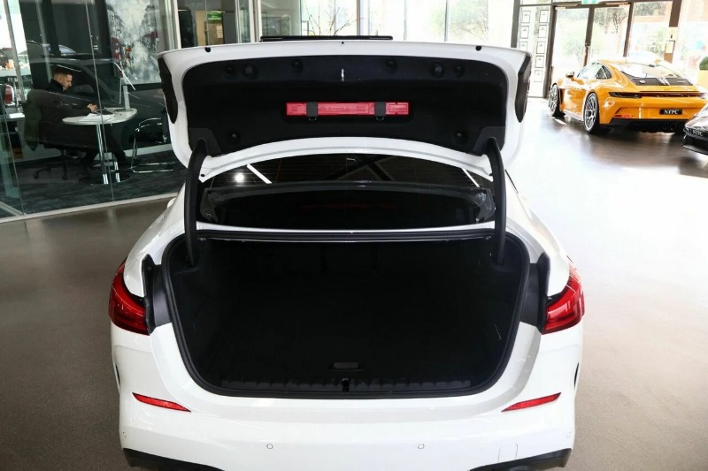 
								2023 BMW 220i M Sport full									
