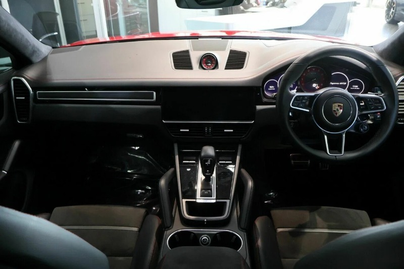 
								2022 Porsche Cayenne full									