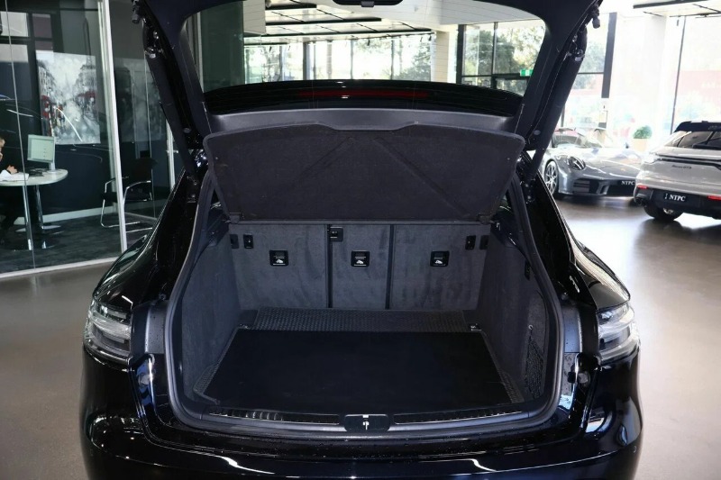 
								2023 Porsche Macan full									