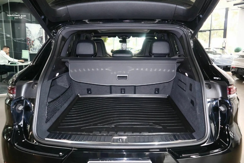 
								2023 Porsche Cayenne full									