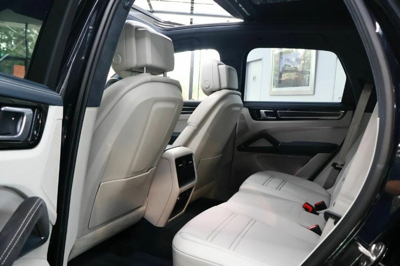 
								2022 Porsche Cayenne full									