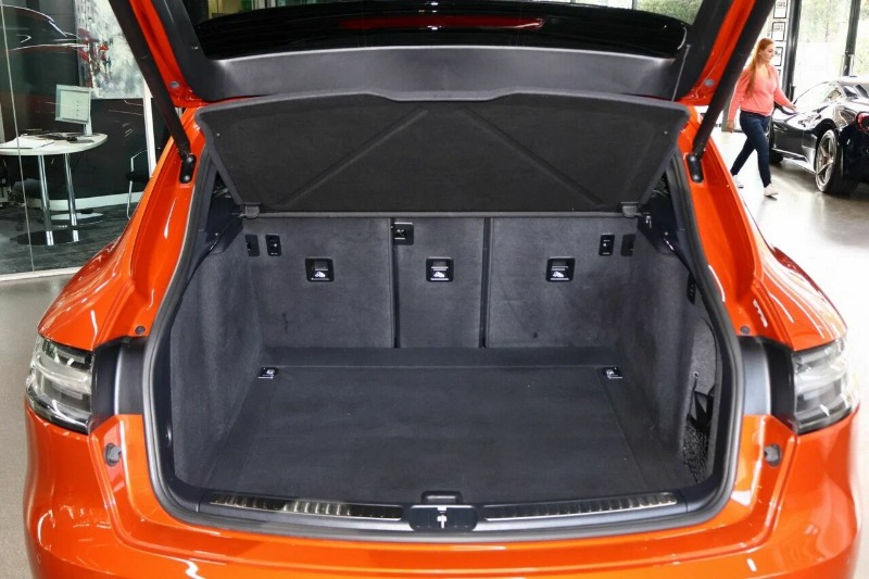 
								2023 Porsche Macan full									