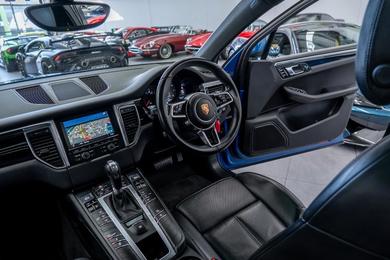 
								2015 Porsche Macan full									
