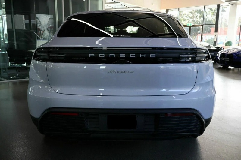 
								2025 Porsche Macan full									