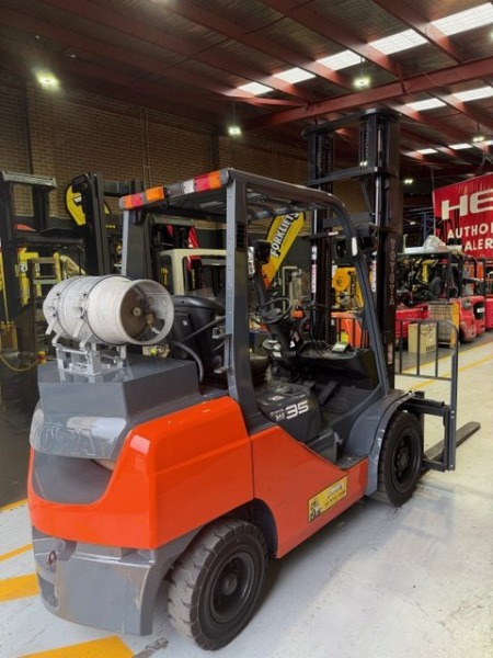 Used Toyota 3.5T Container Mast – Deluxe Edition