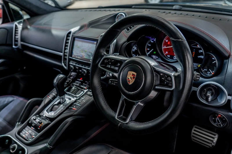 
								2016 Porsche Cayenne full									