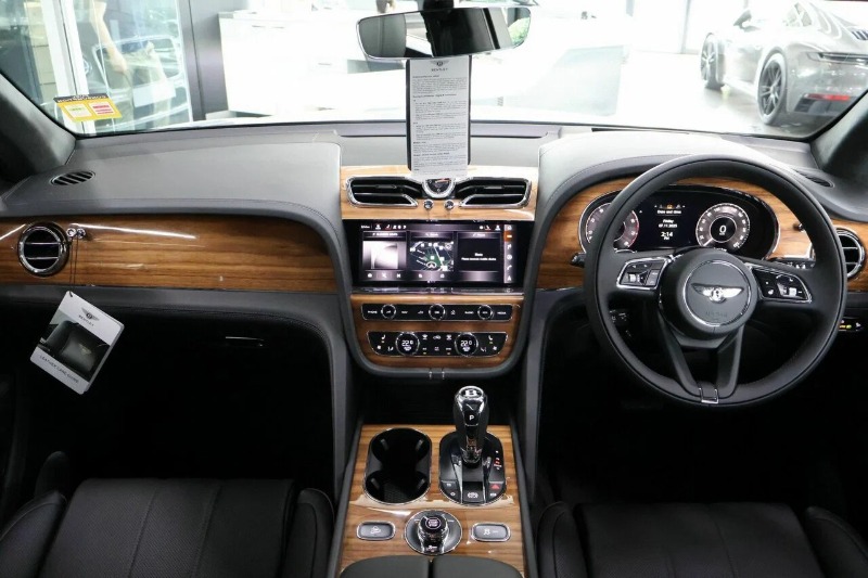 
								2025 Bentley Bentayga full									