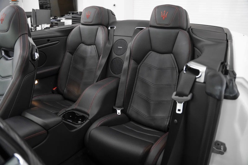 
								2020 Maserati GranCabrio full									