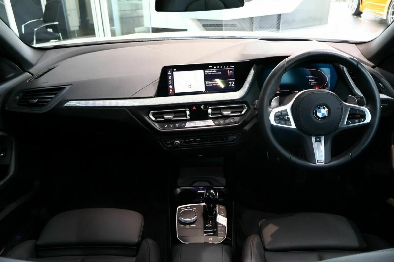 
								2023 BMW 220i M Sport full									