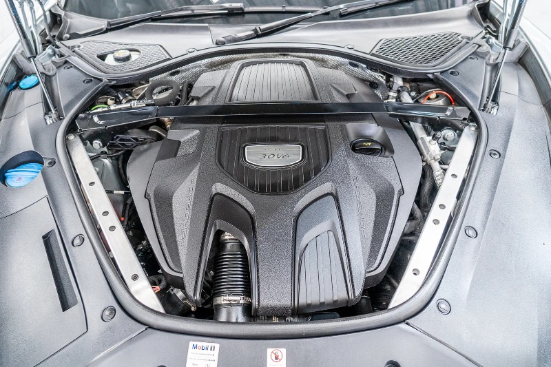 
								2017 Porsche Panamera full									