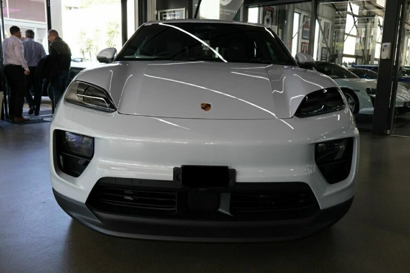 
								2025 Porsche Macan full									