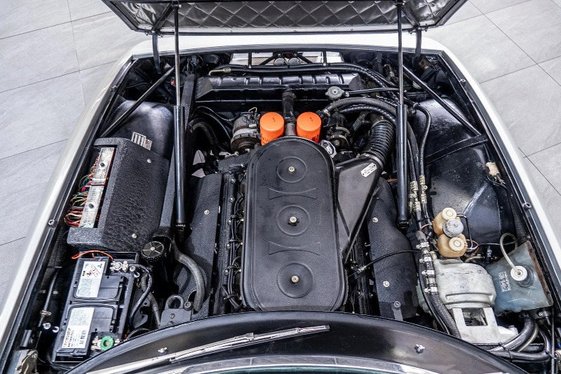 
								1970 Ferrari 365 full									