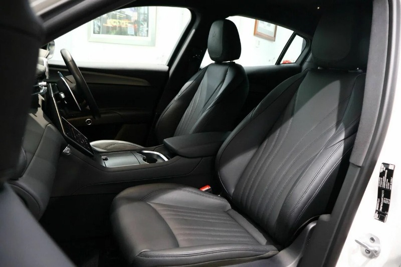 
								2024 Maserati Grecale full									