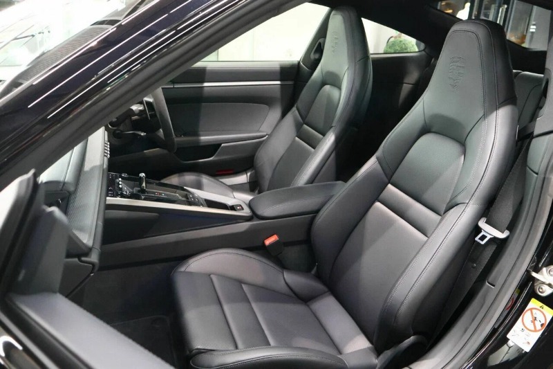
								2025 Porsche 911 full									