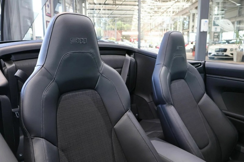 
								2025 Porsche 911 full									