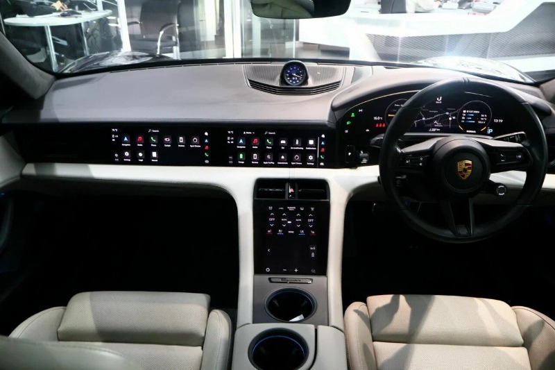 
								2021 Porsche Taycan full									
