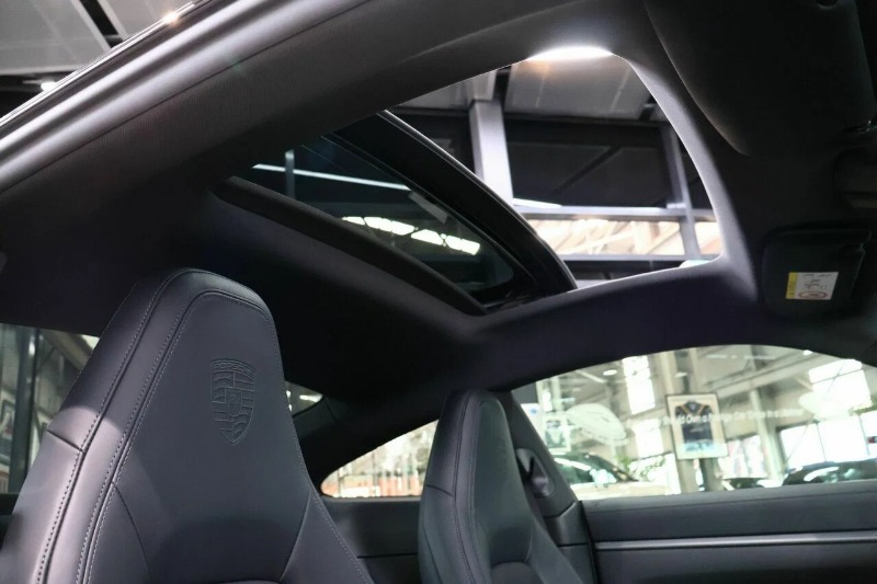 
								2025 Porsche 911 full									