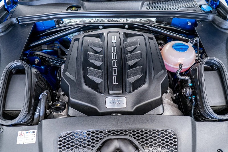 
								2015 Porsche Macan full									