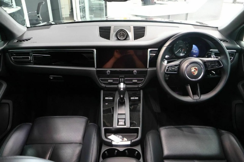 
								2024 Porsche Macan full									