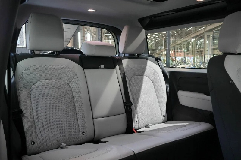 
								2025 Land Rover Defender full									