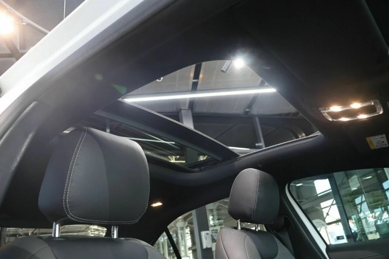 
								2020 Mercedes-Benz A35 AMG full									
