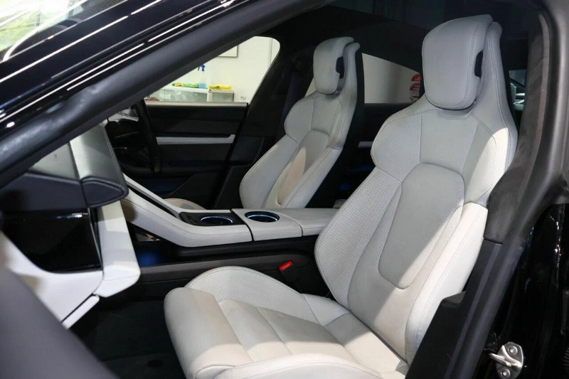 
								2021 Porsche Taycan full									
