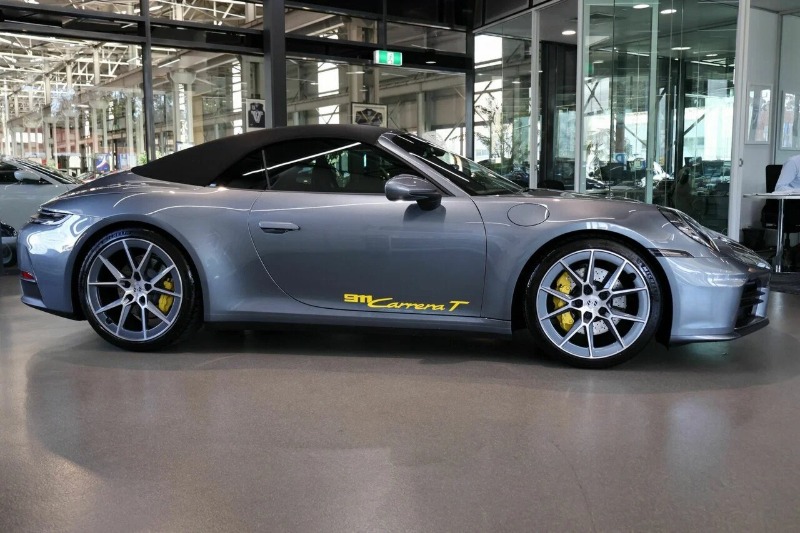 
								2025 Porsche 911 full									