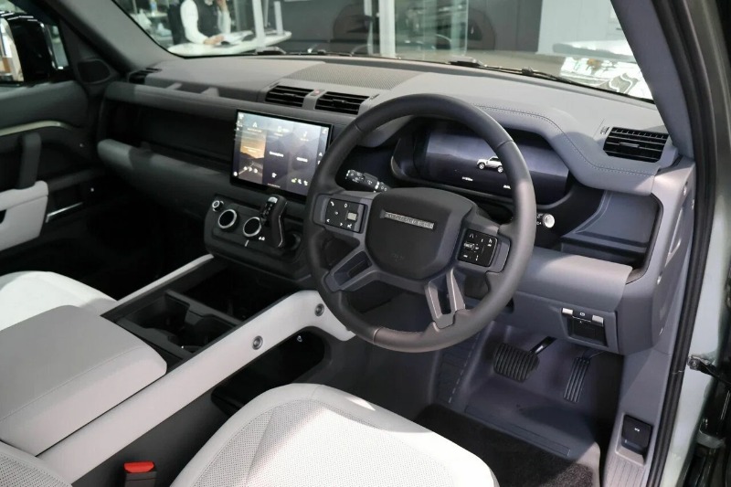 
								2025 Land Rover Defender full									