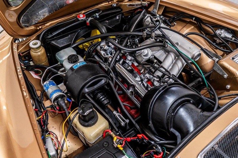 
								1972 Volvo P1800 full									