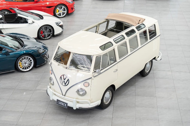 
								1966 Volkswagen Kombi full									
