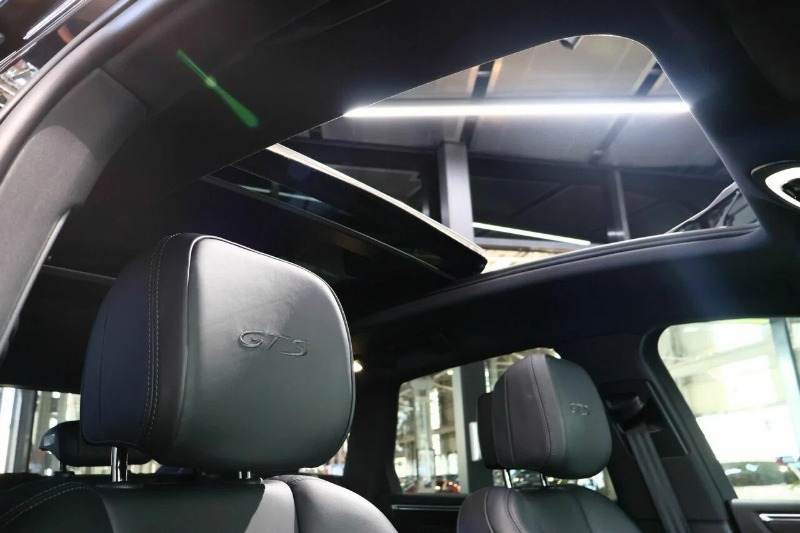 
								2023 Porsche Macan full									