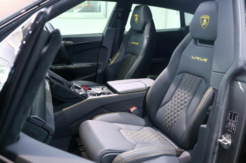 
								2023 Lamborghini Urus full									