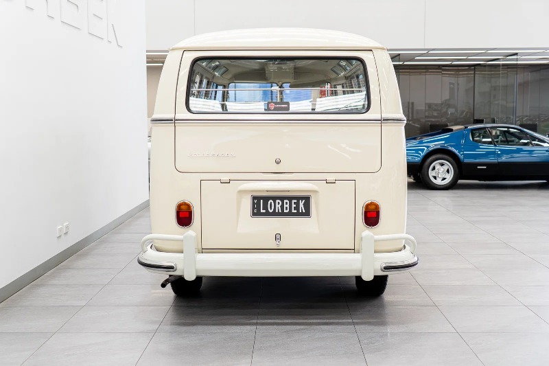 
								1966 Volkswagen Kombi full									