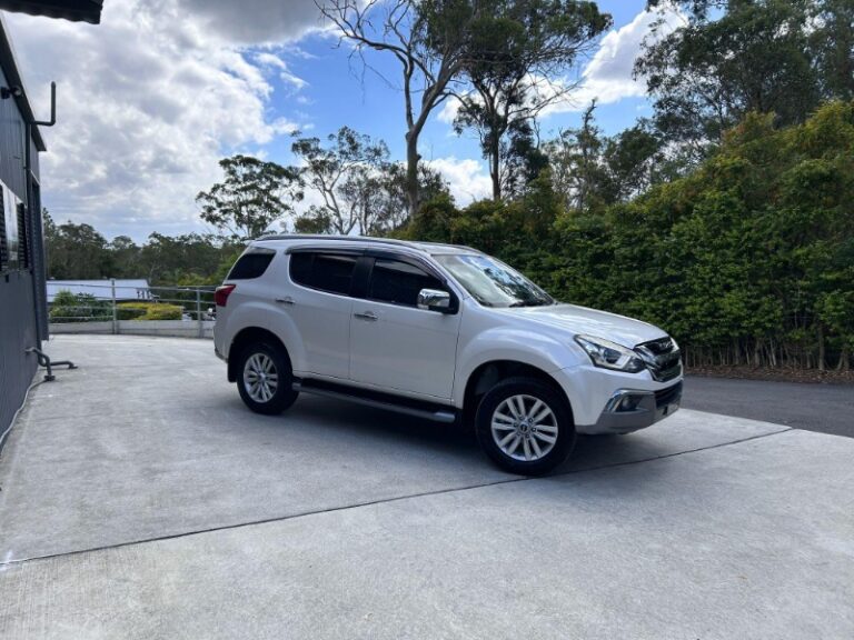 ISUZU MU-X LS-T