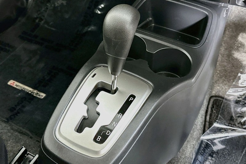 
								Mitsubishi MIRAGE full									