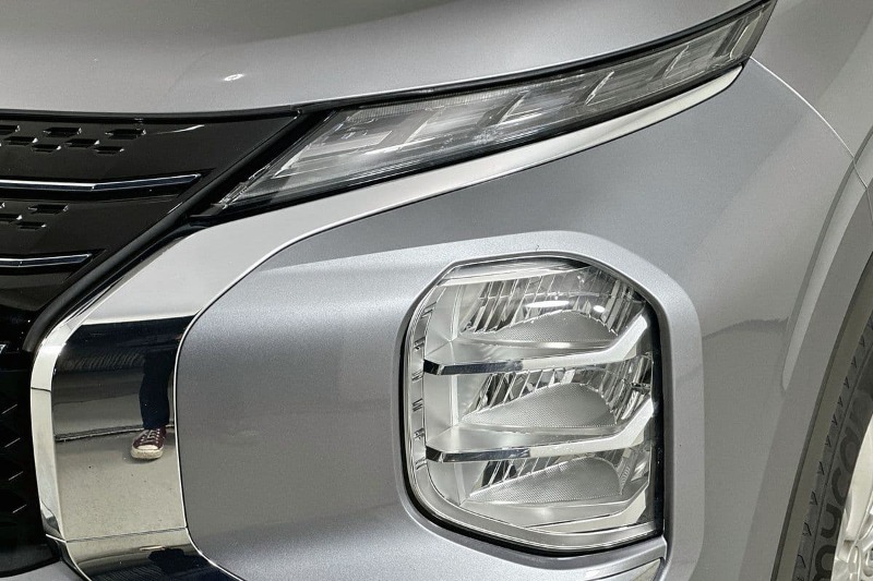 
								Mitsubishi OUTLANDER full									