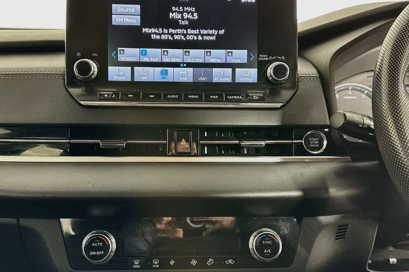 
								Mitsubishi OUTLANDER full									