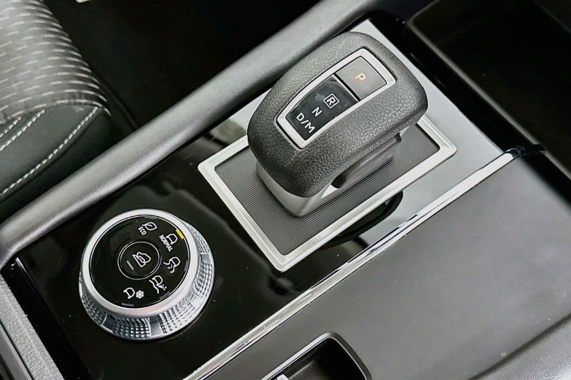 
								Mitsubishi OUTLANDER full									