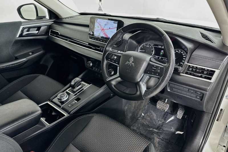 
								Mitsubishi OUTLANDER full									