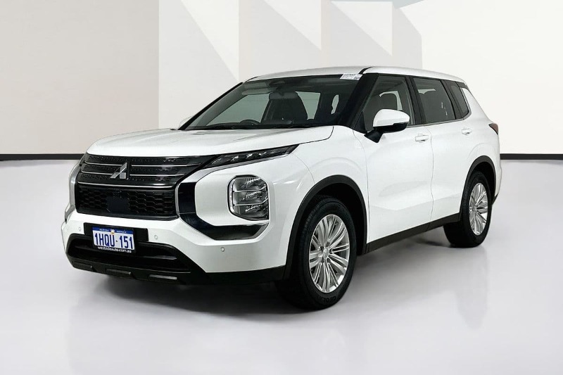 
								Mitsubishi OUTLANDER full									