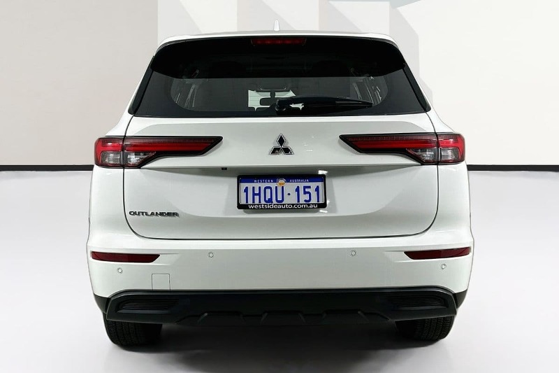 
								Mitsubishi OUTLANDER full									