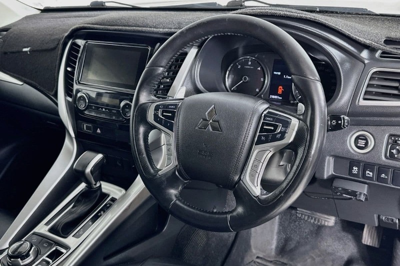 
								Mitsubishi PAJERO SPORT full									
