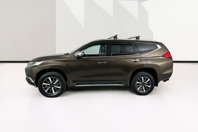 
								Mitsubishi PAJERO SPORT full									
