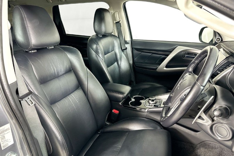
								Mitsubishi PAJERO SPORT full									