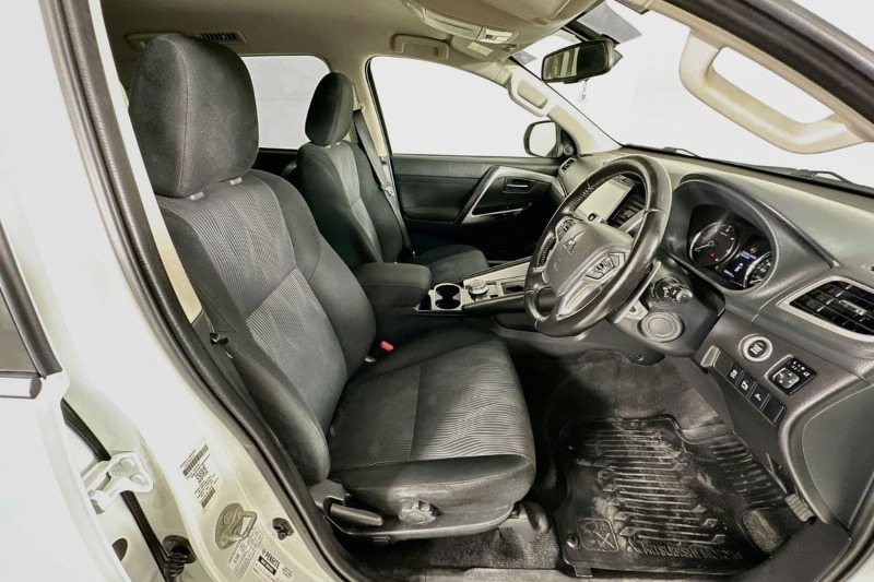 
								Mitsubishi PAJERO SPORT full									