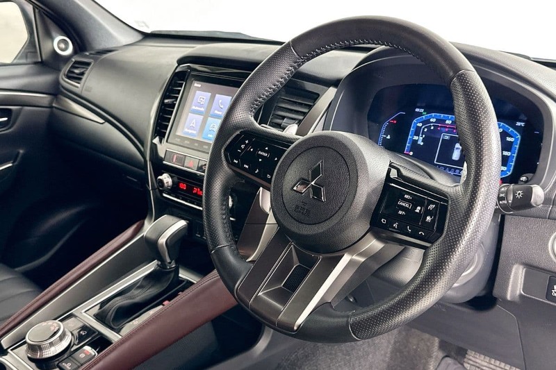 
								Mitsubishi PAJERO SPORT full									